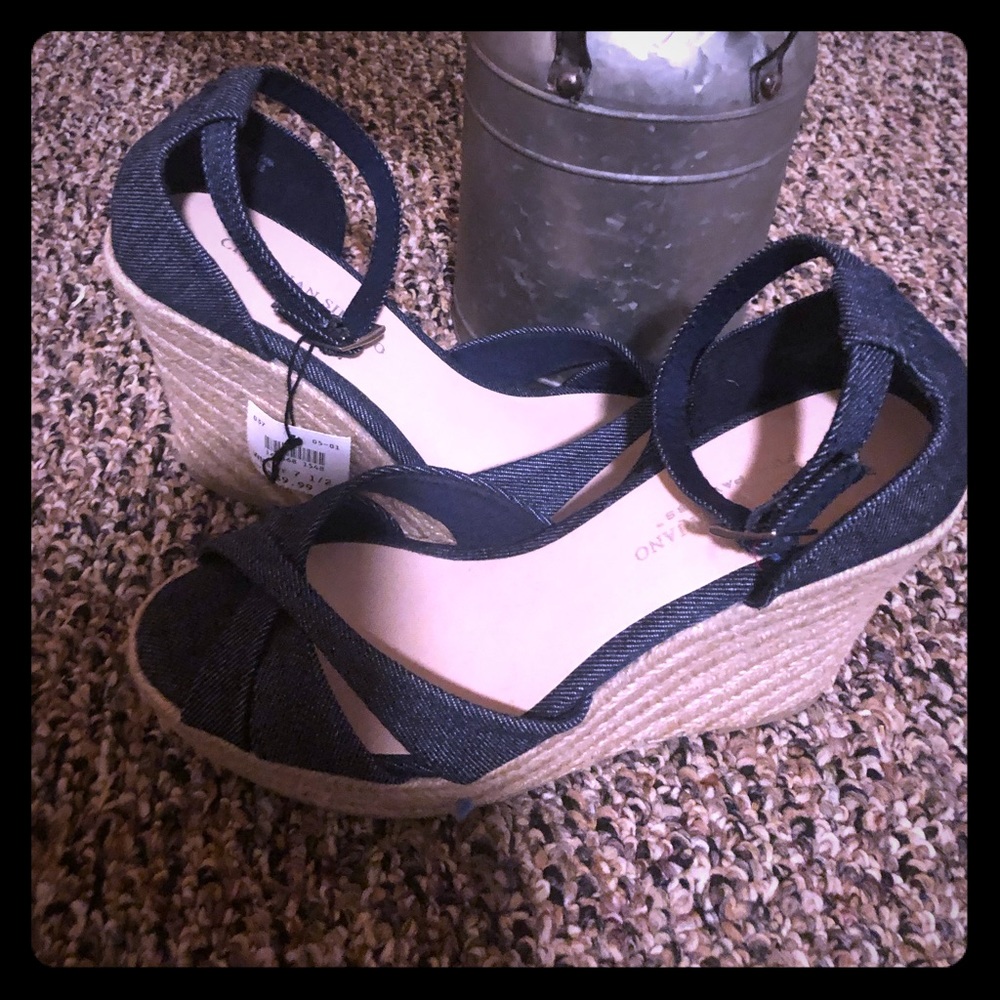 NWT! Adorable Denim Wedge